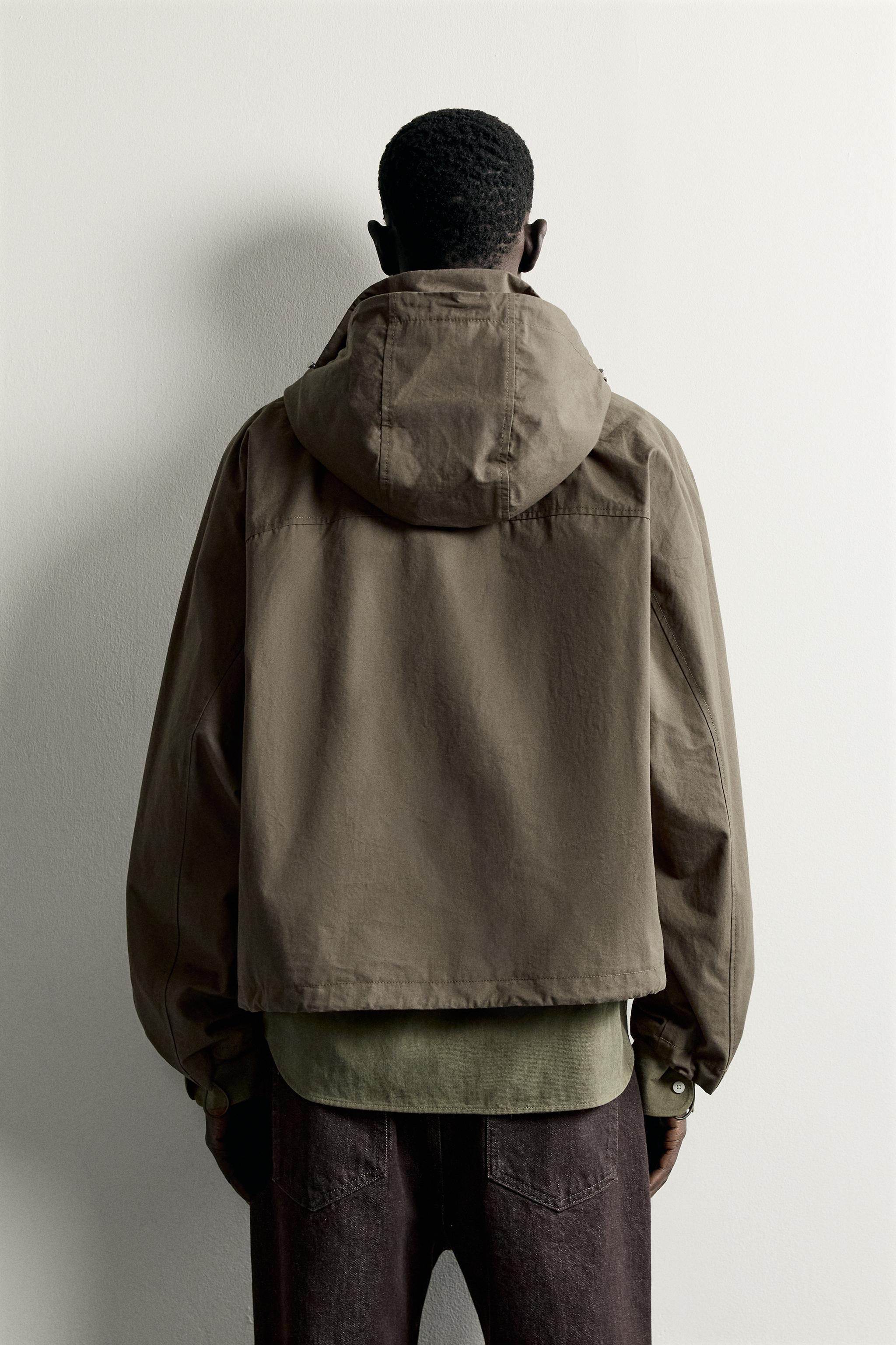BLOUSON TECHNIQUE CROPPED FIT À CAPUCHE